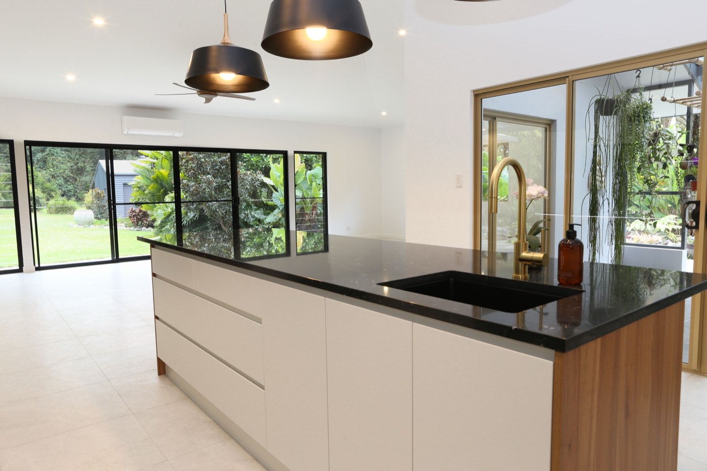 Rainforest Retreat — image 2