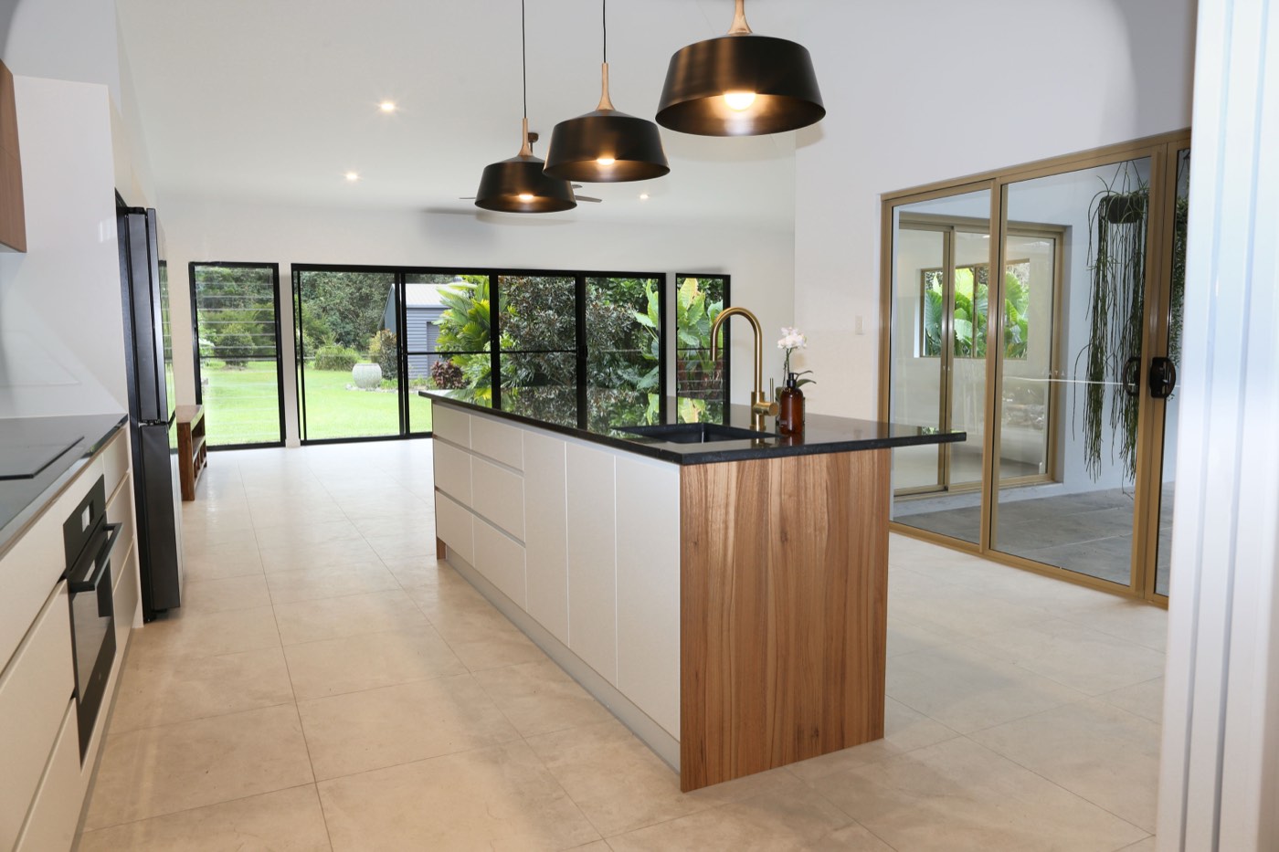Rainforest Retreat — image 3